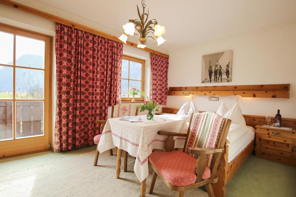 Haus Hohenwarter Hotel Лофер Стая снимка